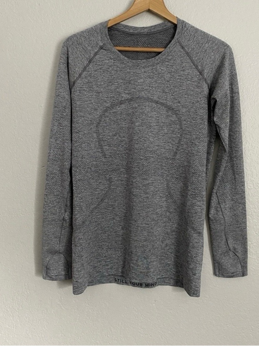 Lululemon Swiftly Tech Shirt Womens 12 Gray Seamless Long Sleeve Running Gym